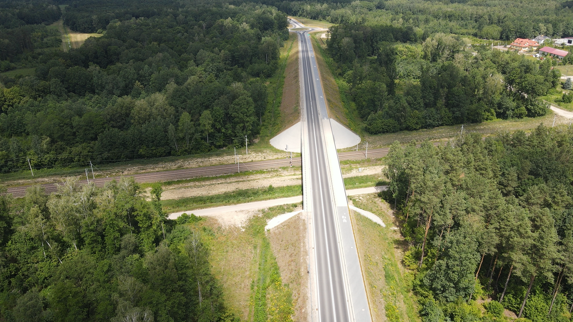 Most drogowy z drona