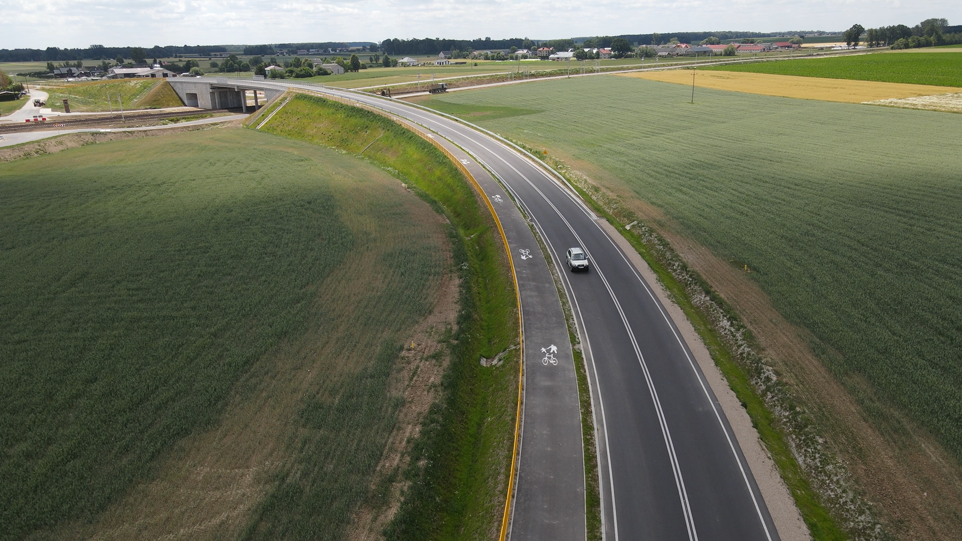 Droga z ścieżką rowerową