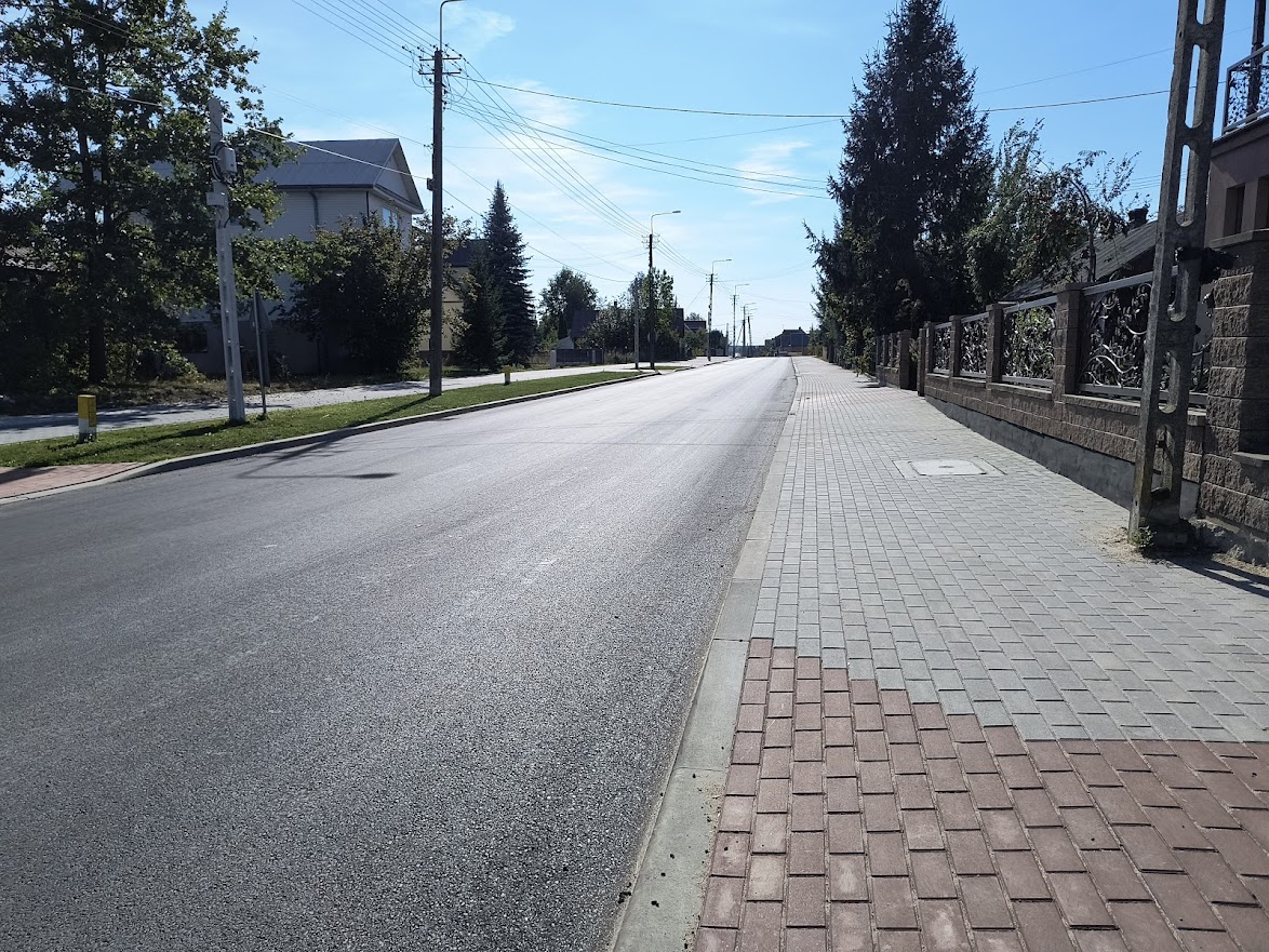 Gotowa droga miejska z chodnikiem